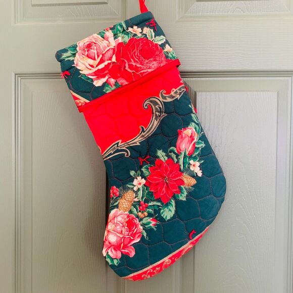 Set of 2 Handmade Christmas Stockings Repurposed Quilted Red Green Cream 17 Inch - Picture 6 of 6